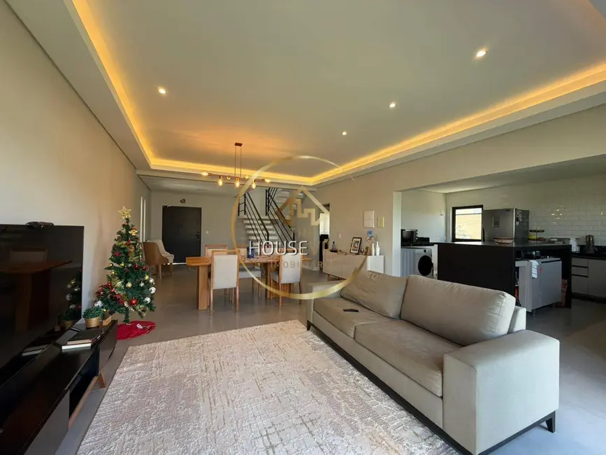 Foto 2 de Casa de Condomínio com 3 quartos à venda, 182m2 em Sao Jose Dos Campos - SP