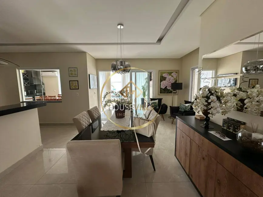 Foto 1 de Casa de Condomínio com 3 quartos para alugar em Bairro do Grama, Cacapava - SP