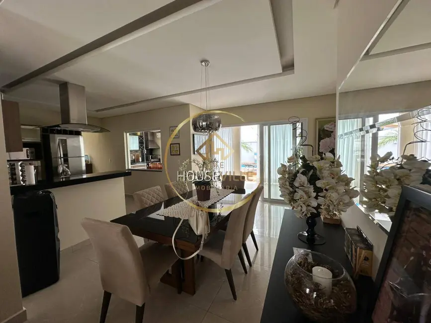 Foto 3 de Casa de Condomínio com 3 quartos para alugar em Bairro do Grama, Cacapava - SP