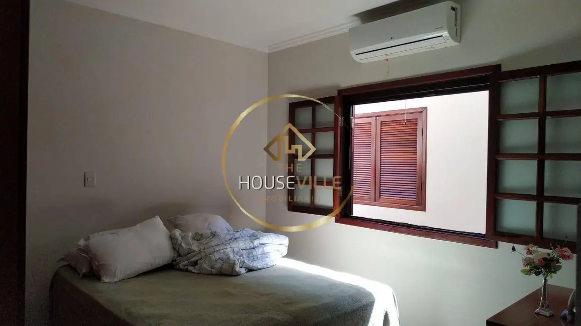 Casa com 3 quartos à venda, 250m2 em Sao Jose Dos Campos - SP - imagem 3 Foto 3 de Casa com 3 quartos à venda, 250m2 em Sao Jose Dos Campos - SP