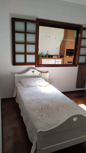 Casa com 3 quartos à venda, 250m2 em Sao Jose Dos Campos - SP - imagem 4 Foto 4 de Casa com 3 quartos à venda, 250m2 em Sao Jose Dos Campos - SP