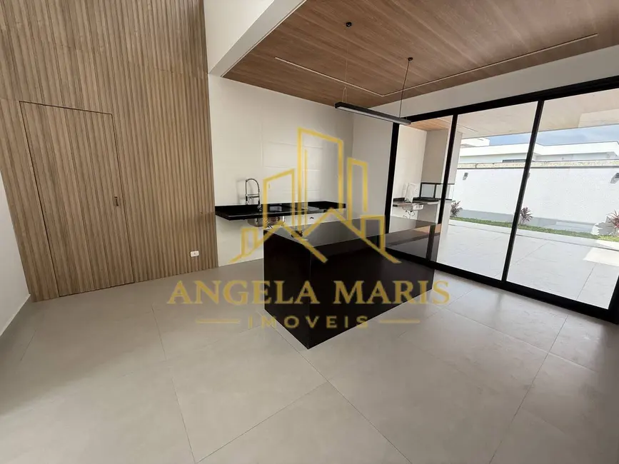 Casa de Condomínio com 3 quartos à venda, 166m2 em Cacapava - SP - imagem 3 Foto 3 de Casa de Condomínio com 3 quartos à venda, 166m2 em Cacapava - SP