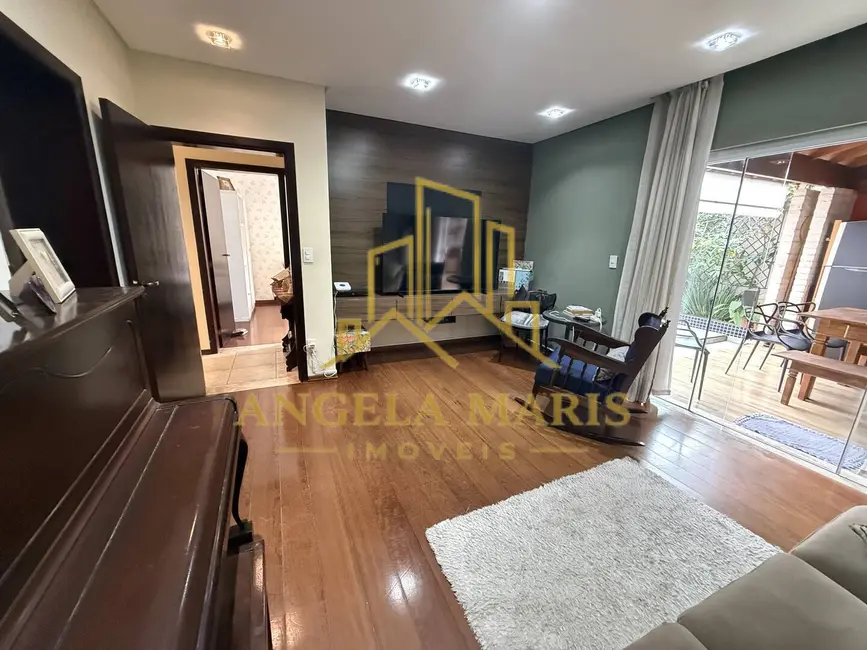Foto 3 de Casa de Condomínio com 4 quartos à venda, 270m2 em Jardim Maria Cândida, Cacapava - SP