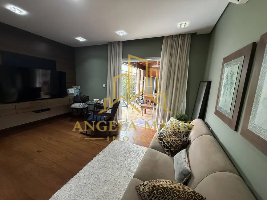 Foto 4 de Casa de Condomínio com 4 quartos à venda, 270m2 em Jardim Maria Cândida, Cacapava - SP