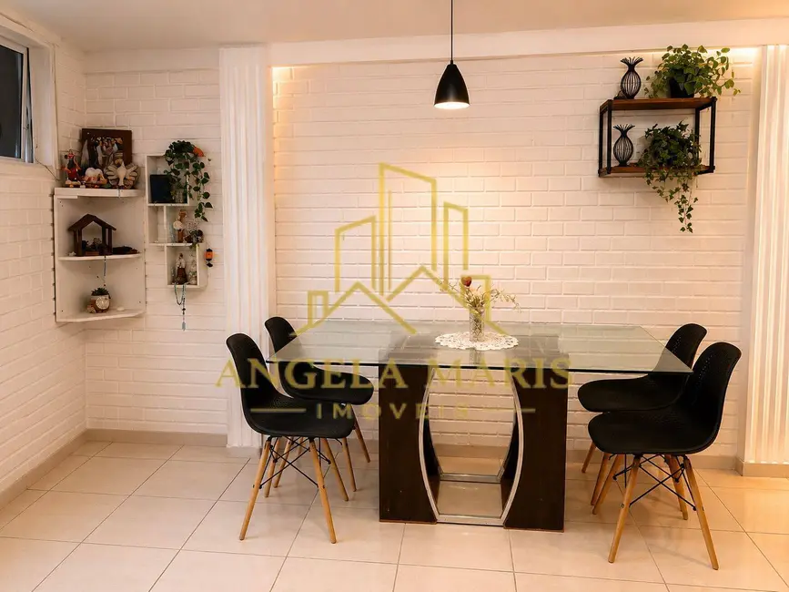 Casa de Condomínio com 3 quartos à venda, 180m2 em Residencial Santa Paula, Jacarei - SP - imagem 2 Foto 2 de Casa de Condomínio com 3 quartos à venda, 180m2 em Residencial Santa Paula, Jacarei - SP