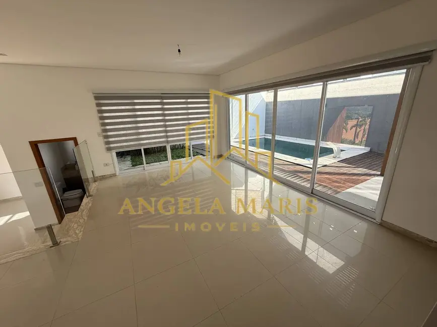Casa de Condomínio com 4 quartos à venda, 240m2 em Sao Jose Dos Campos - SP - imagem 4 Foto 4 de Casa de Condomínio com 4 quartos à venda, 240m2 em Sao Jose Dos Campos - SP