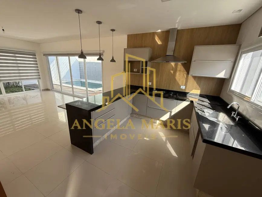 Casa de Condomínio com 4 quartos à venda, 240m2 em Sao Jose Dos Campos - SP - imagem 1 Foto 1 de Casa de Condomínio com 4 quartos à venda, 240m2 em Sao Jose Dos Campos - SP