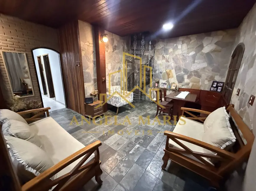 Casa com 4 quartos à venda, 245m2 em Sao Jose Dos Campos - SP - imagem 2 Foto 2 de Casa com 4 quartos à venda, 245m2 em Sao Jose Dos Campos - SP
