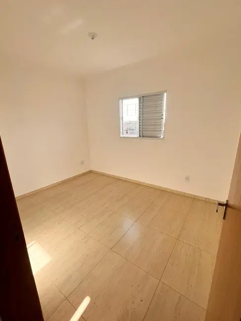 Foto 2 de Apartamento com 2 quartos à venda, 55m2 em Parque São Domingos, Pindamonhangaba - SP