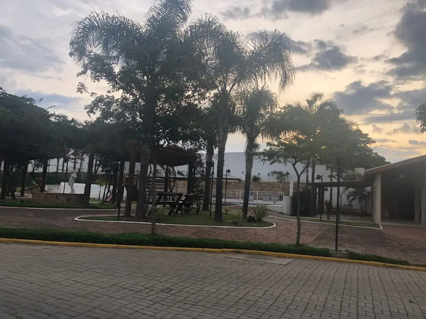 Foto 2 de Apartamento com 2 quartos à venda, 52m2 em Pindamonhangaba - SP