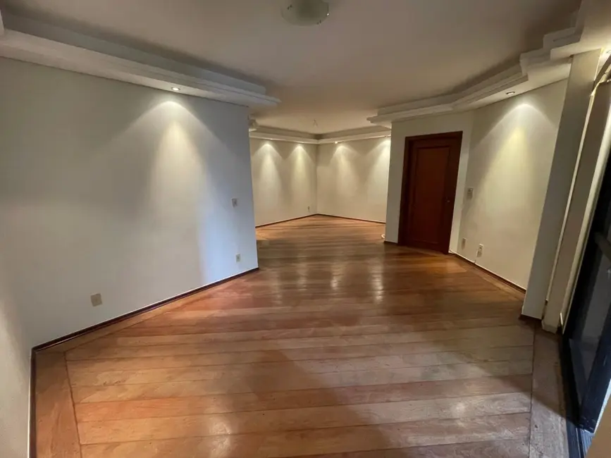 Foto 2 de Apartamento com 3 quartos à venda, 187m2 em Centro, Taubate - SP