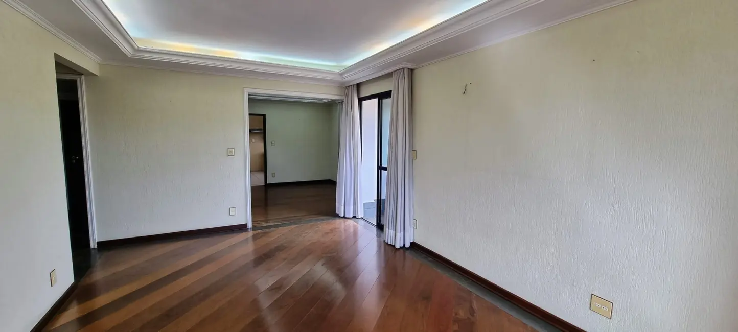 Foto 2 de Apartamento com 4 quartos à venda, 225m2 em Centro, Guaratingueta - SP