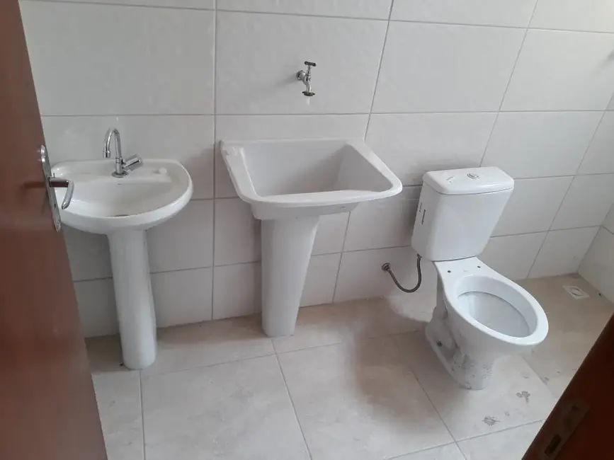 Foto 2 de Kitnet com 1 quarto para alugar, 35m2 em Centro, Pindamonhangaba - SP