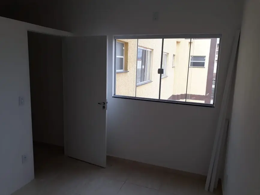 Foto 1 de Kitnet com 1 quarto para alugar, 35m2 em Centro, Pindamonhangaba - SP