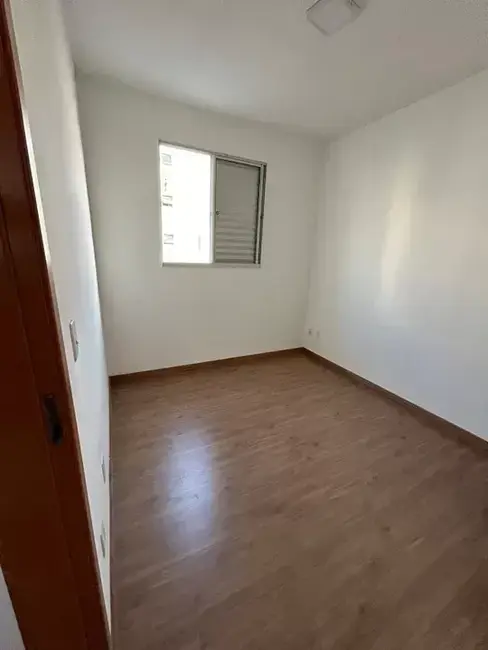 Foto 3 de Apartamento com 2 quartos à venda, 44m2 em Jardim Gurilândia, Taubate - SP