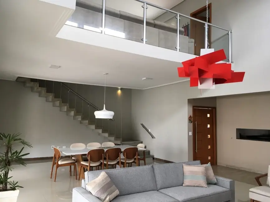 Sobrado com 3 quartos à venda, 200m2 em Pindamonhangaba - SP - imagem 1 Foto 1 de Sobrado com 3 quartos à venda, 200m2 em Pindamonhangaba - SP