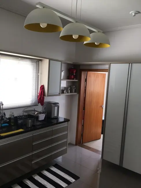 Foto 8 de Sobrado com 3 quartos à venda, 200m2 em Pindamonhangaba - SP