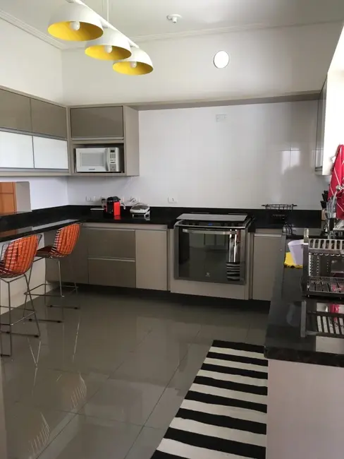 Sobrado com 3 quartos à venda, 200m2 em Pindamonhangaba - SP - imagem 7 Foto 7 de Sobrado com 3 quartos à venda, 200m2 em Pindamonhangaba - SP