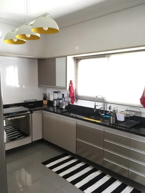 Foto 6 de Sobrado com 3 quartos à venda, 200m2 em Pindamonhangaba - SP