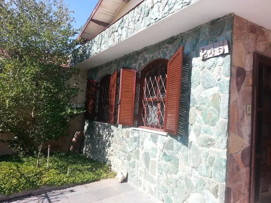 Foto 2 de Casa com 3 quartos à venda, 280m2 em Pindamonhangaba - SP