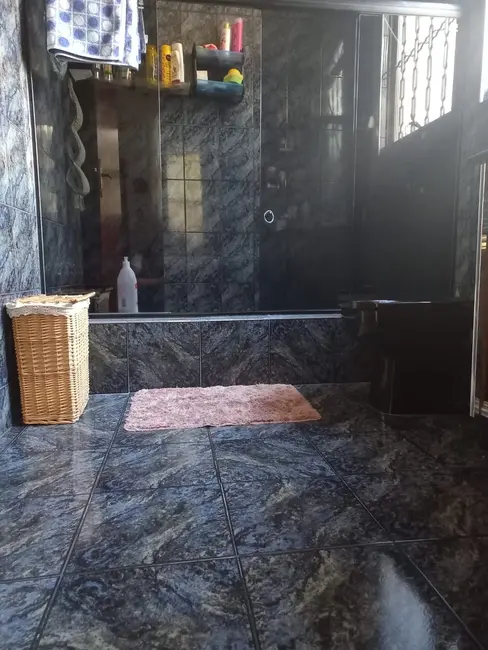 Sobrado com 3 quartos à venda, 167m2 em Aparecida - SP - imagem 9 Foto 9 de Sobrado com 3 quartos à venda, 167m2 em Aparecida - SP