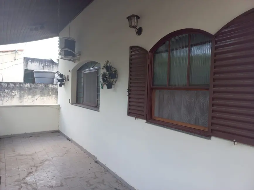 Sobrado com 3 quartos à venda, 167m2 em Aparecida - SP - imagem 6 Foto 6 de Sobrado com 3 quartos à venda, 167m2 em Aparecida - SP