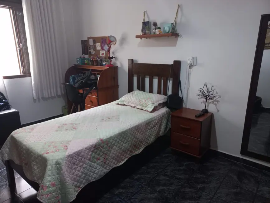 Sobrado com 3 quartos à venda, 167m2 em Aparecida - SP - imagem 3 Foto 3 de Sobrado com 3 quartos à venda, 167m2 em Aparecida - SP