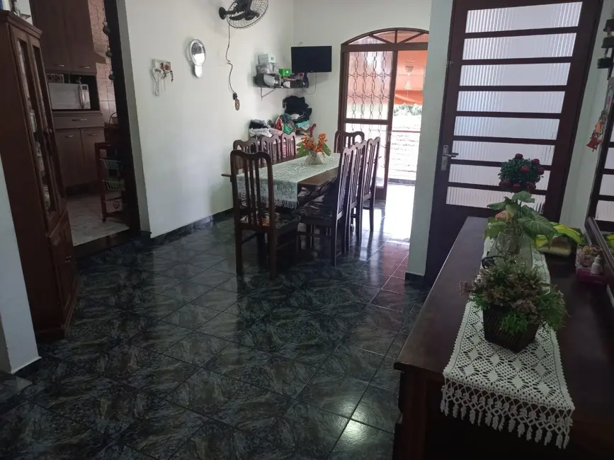 Sobrado com 3 quartos à venda, 167m2 em Aparecida - SP - imagem 4 Foto 4 de Sobrado com 3 quartos à venda, 167m2 em Aparecida - SP