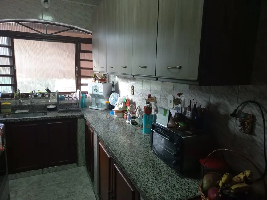 Sobrado com 3 quartos à venda, 167m2 em Aparecida - SP - imagem 2 Foto 2 de Sobrado com 3 quartos à venda, 167m2 em Aparecida - SP