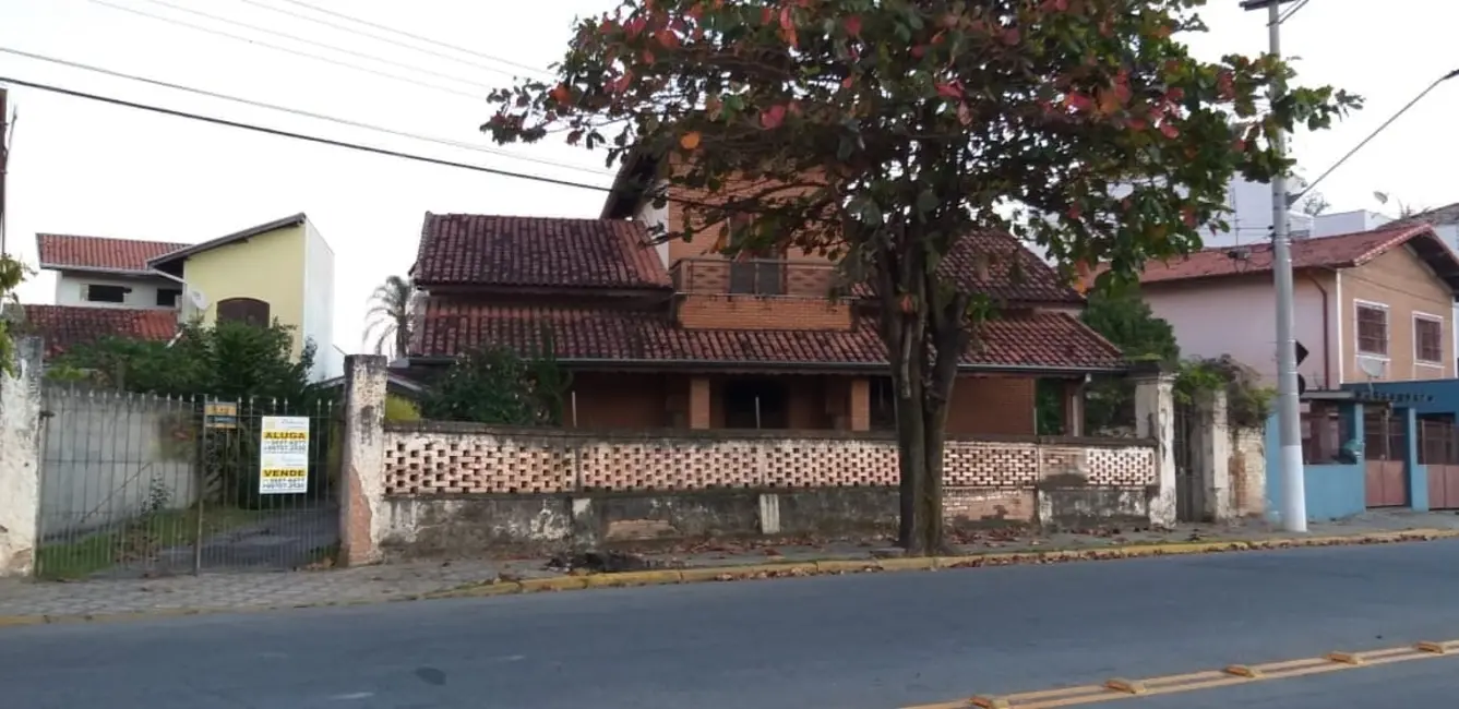 Casa com 3 quartos à venda e para alugar em Centro, Tremembe - SP - imagem 1 Foto 1 de Casa com 3 quartos à venda e para alugar em Centro, Tremembe - SP