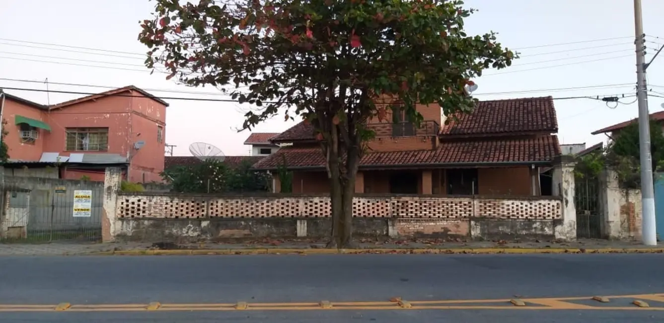 Casa com 3 quartos à venda e para alugar em Centro, Tremembe - SP - imagem 2 Foto 2 de Casa com 3 quartos à venda e para alugar em Centro, Tremembe - SP