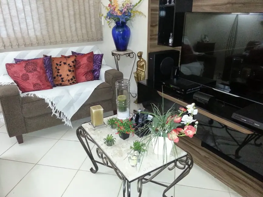 Foto 1 de Casa com 2 quartos à venda, 150m2 em Pindamonhangaba - SP