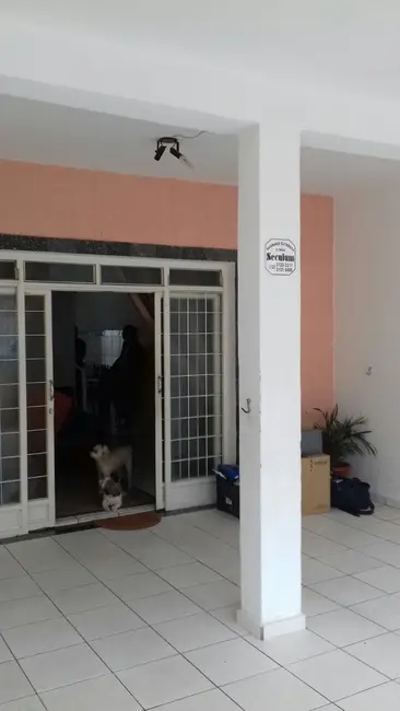 Sobrado com 4 quartos à venda, 125m2 em Centro, Aparecida - SP - imagem 3 Foto 3 de Sobrado com 4 quartos à venda, 125m2 em Centro, Aparecida - SP