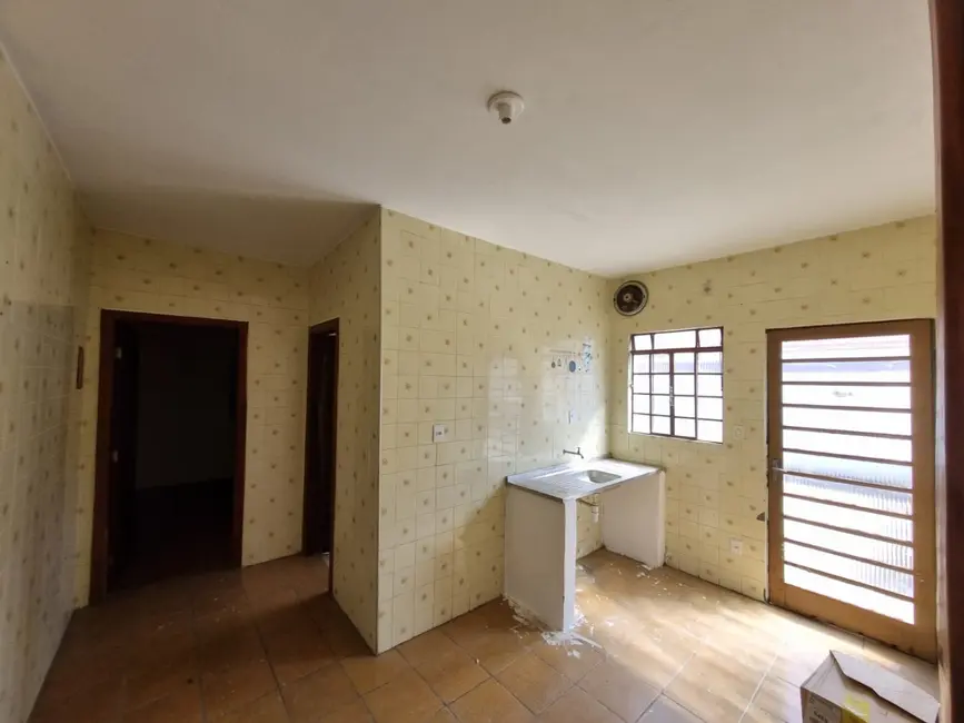 Foto 6 de Casa com 2 quartos à venda, 70m2 em Parque São Domingos, Pindamonhangaba - SP