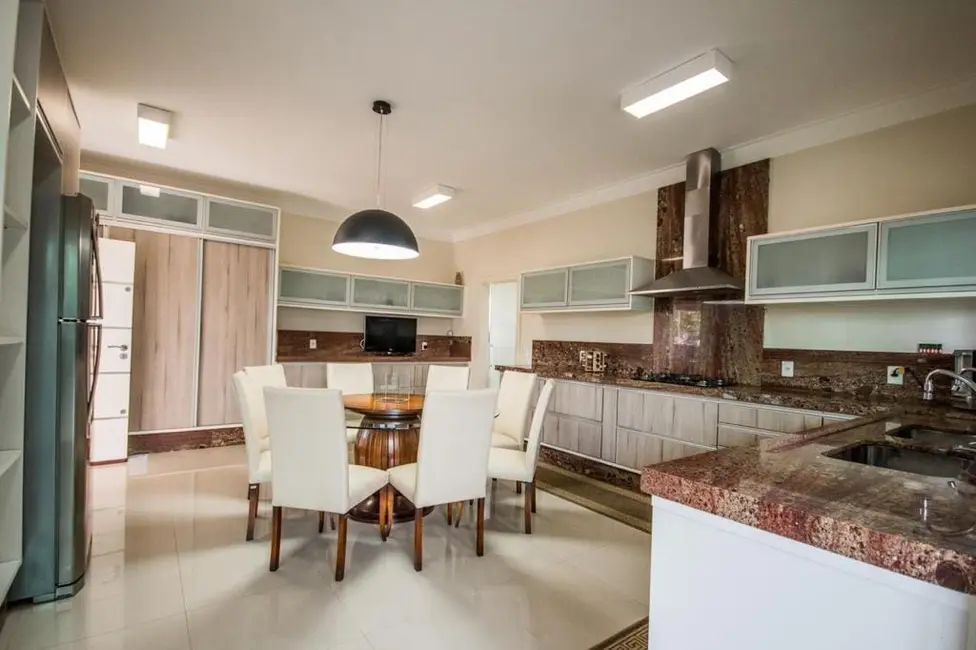 Sobrado com 4 quartos à venda, 300m2 em Tremembe - SP - imagem 6 Foto 6 de Sobrado com 4 quartos à venda, 300m2 em Tremembe - SP
