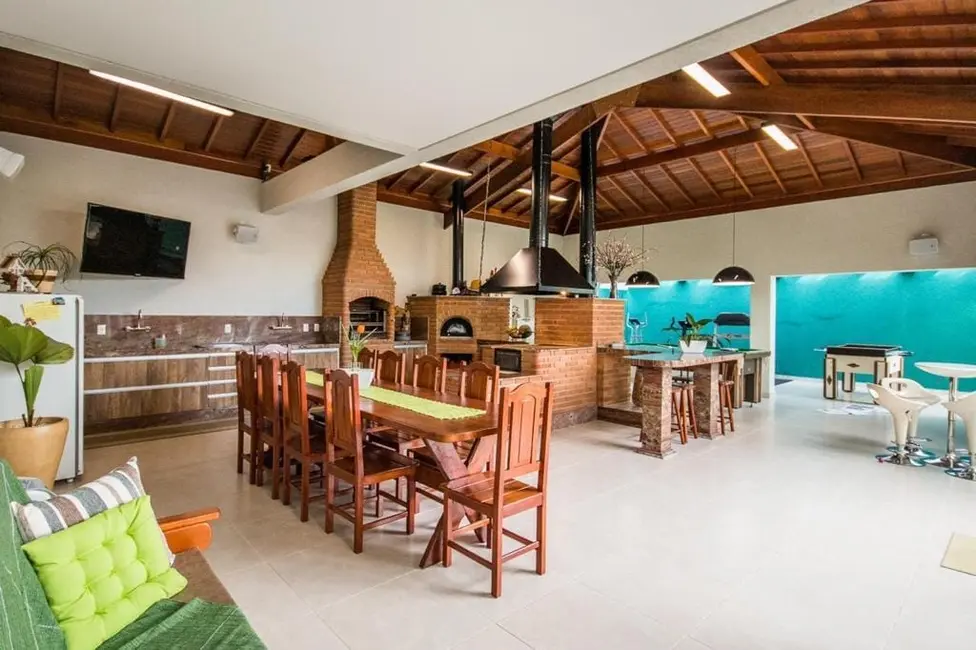 Foto 7 de Sobrado com 4 quartos à venda, 300m2 em Tremembe - SP