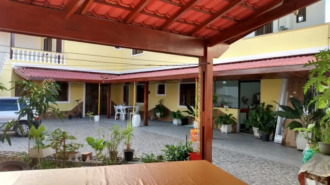 Foto 2 de Sobrado com 4 quartos à venda, 250m2 em Vila São José, Taubate - SP