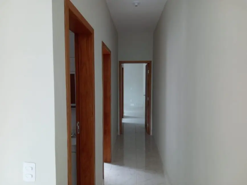 Foto 3 de Casa com 2 quartos à venda, 64m2 em Residencial Estoril, Taubate - SP
