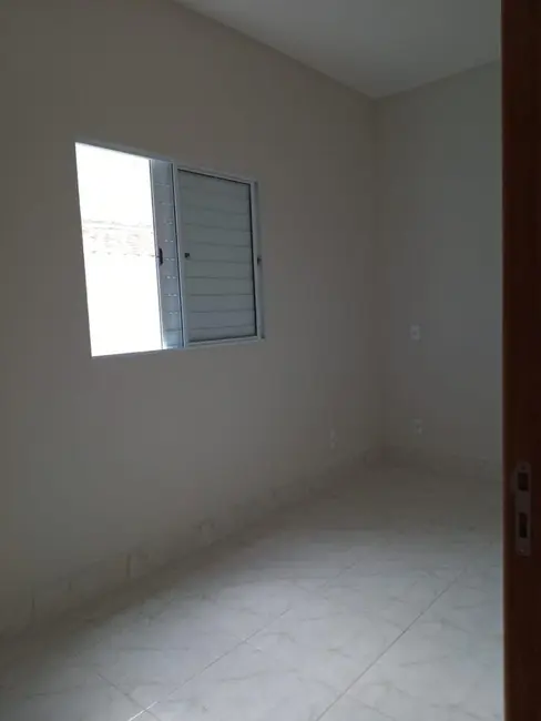 Foto 2 de Casa com 2 quartos à venda, 64m2 em Residencial Estoril, Taubate - SP