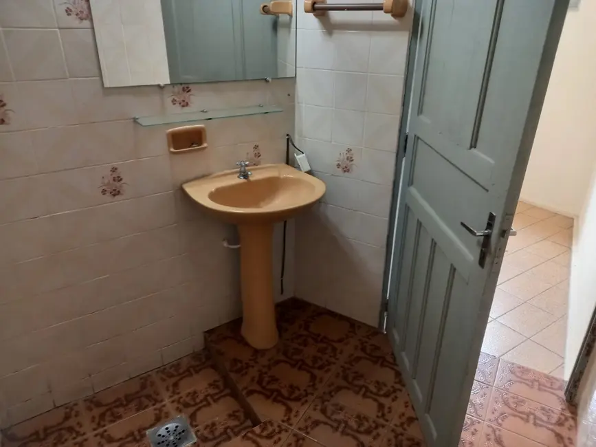 Foto 8 de Casa com 4 quartos à venda em Jardim Russi, Taubate - SP