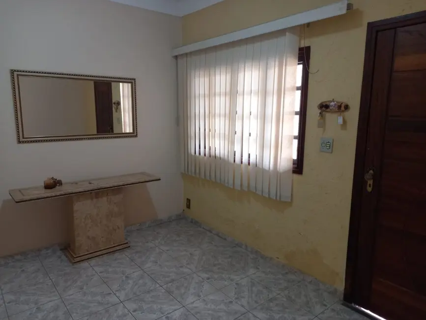 Foto 4 de Casa com 4 quartos à venda em Jardim Russi, Taubate - SP