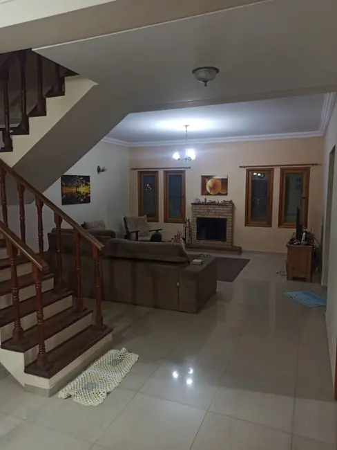 Foto 3 de Sobrado com 3 quartos à venda, 272m2 em Tremembe - SP