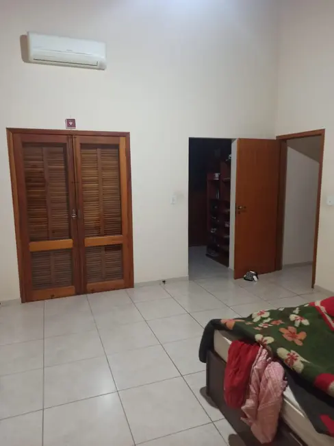 Foto 5 de Sobrado com 3 quartos à venda, 272m2 em Tremembe - SP