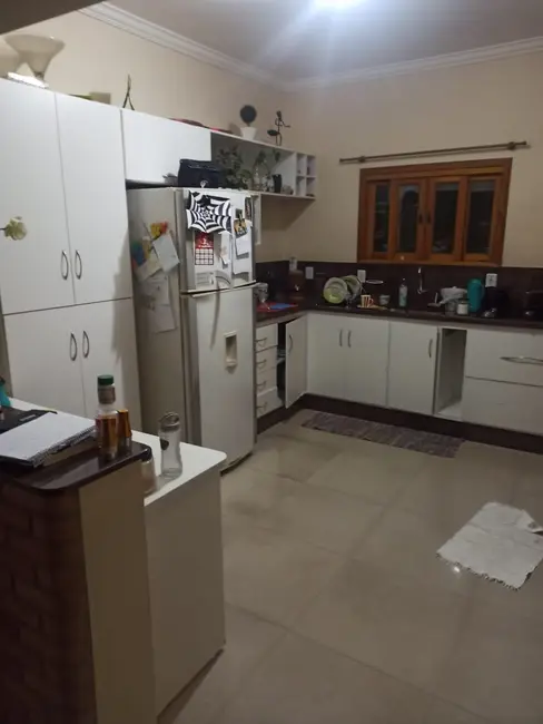 Foto 4 de Sobrado com 3 quartos à venda, 272m2 em Tremembe - SP