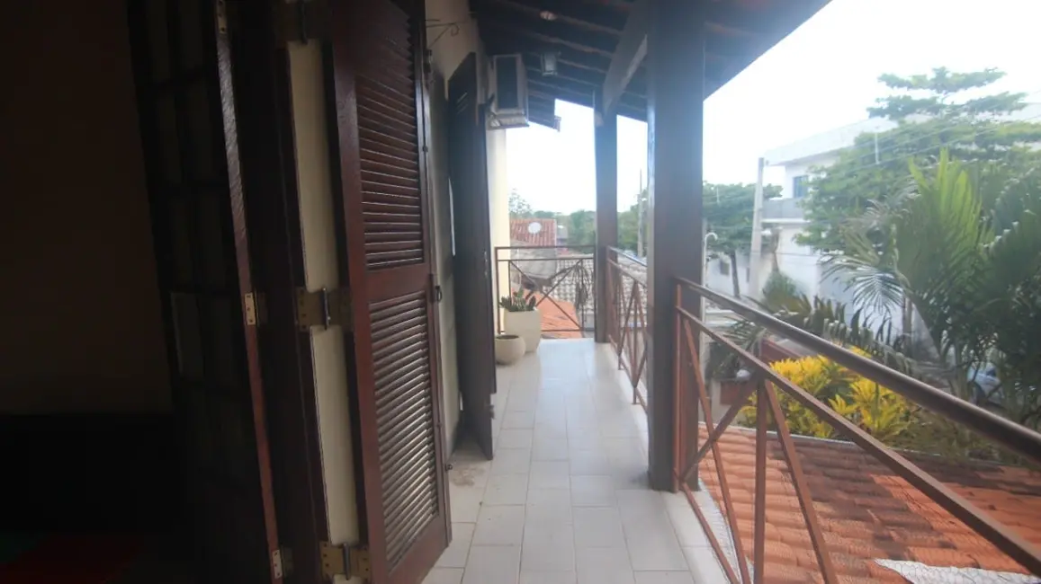 Foto 3 de Sobrado com 3 quartos à venda, 239m2 em Pindamonhangaba - SP