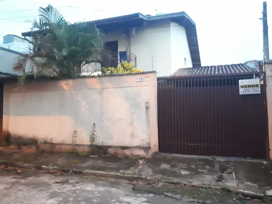Foto 2 de Sobrado com 3 quartos à venda, 239m2 em Pindamonhangaba - SP