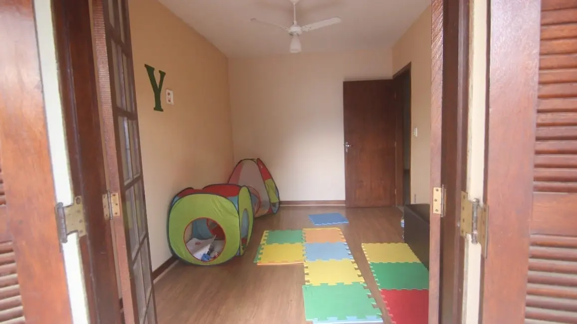Foto 7 de Sobrado com 3 quartos à venda, 239m2 em Pindamonhangaba - SP