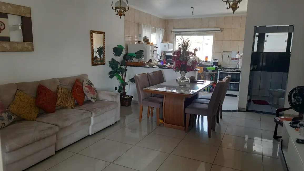 Foto 6 de Sobrado com 4 quartos à venda, 245m2 em Pindamonhangaba - SP