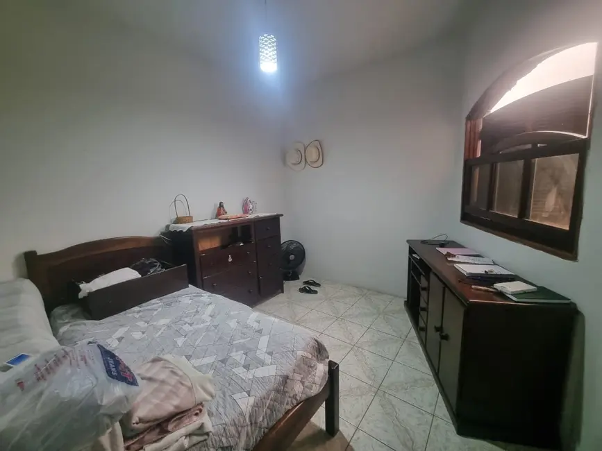 Foto 8 de Sobrado com 5 quartos à venda, 300m2 em Vila Santa Rita, Guaratingueta - SP