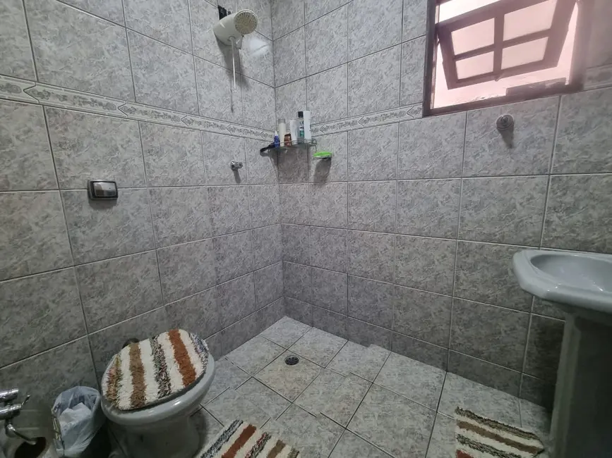 Foto 6 de Sobrado com 5 quartos à venda, 300m2 em Vila Santa Rita, Guaratingueta - SP